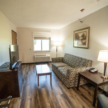 Quality Inn & Suites Watertown Near Prairie Lakes Ice Arena Eksteriør billede