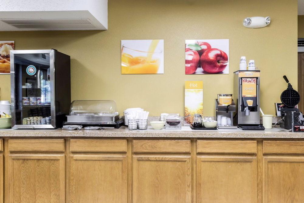 Quality Inn & Suites Watertown Near Prairie Lakes Ice Arena Eksteriør billede
