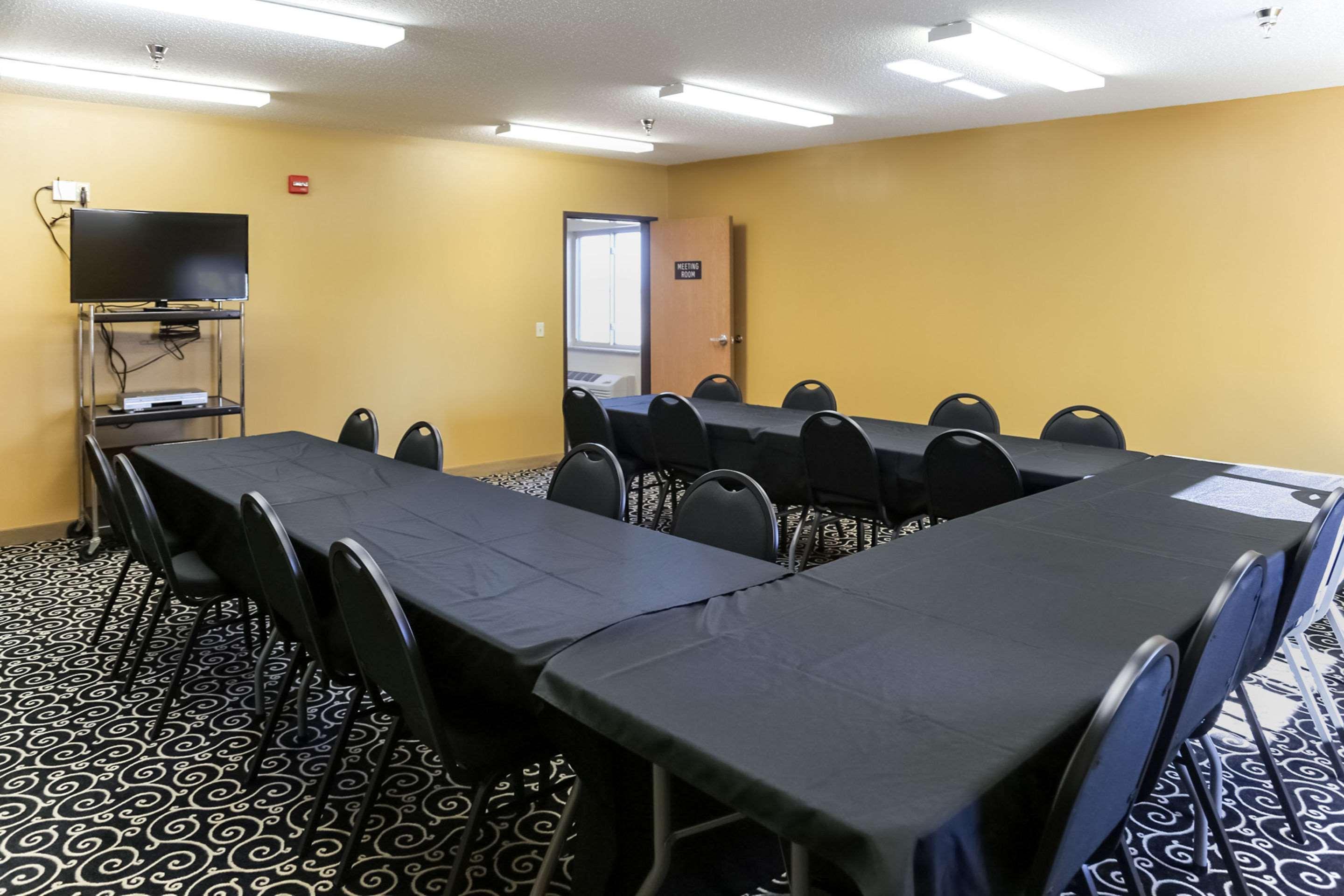 Quality Inn & Suites Watertown Near Prairie Lakes Ice Arena Eksteriør billede