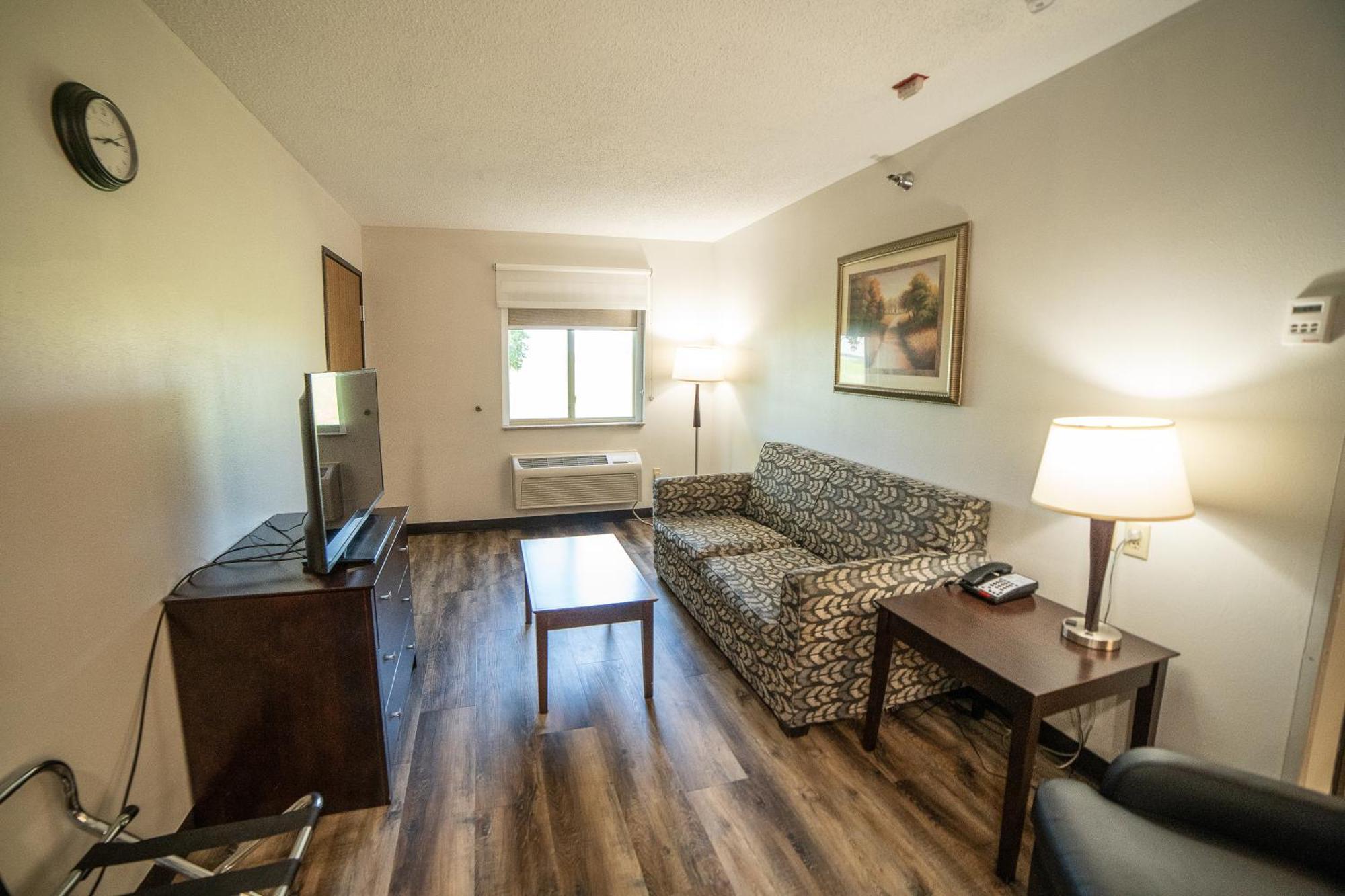 Quality Inn & Suites Watertown Near Prairie Lakes Ice Arena Eksteriør billede
