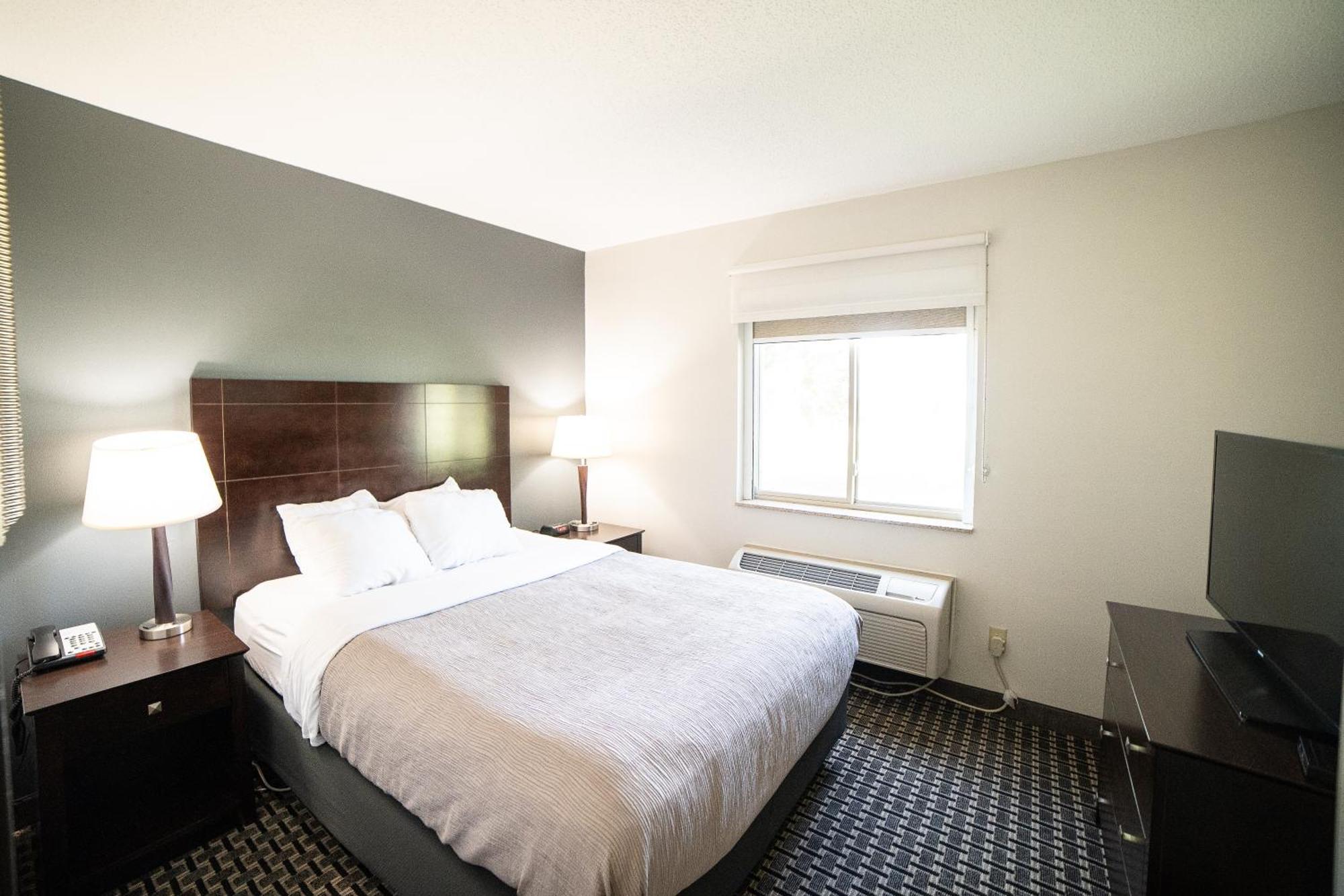 Quality Inn & Suites Watertown Near Prairie Lakes Ice Arena Eksteriør billede