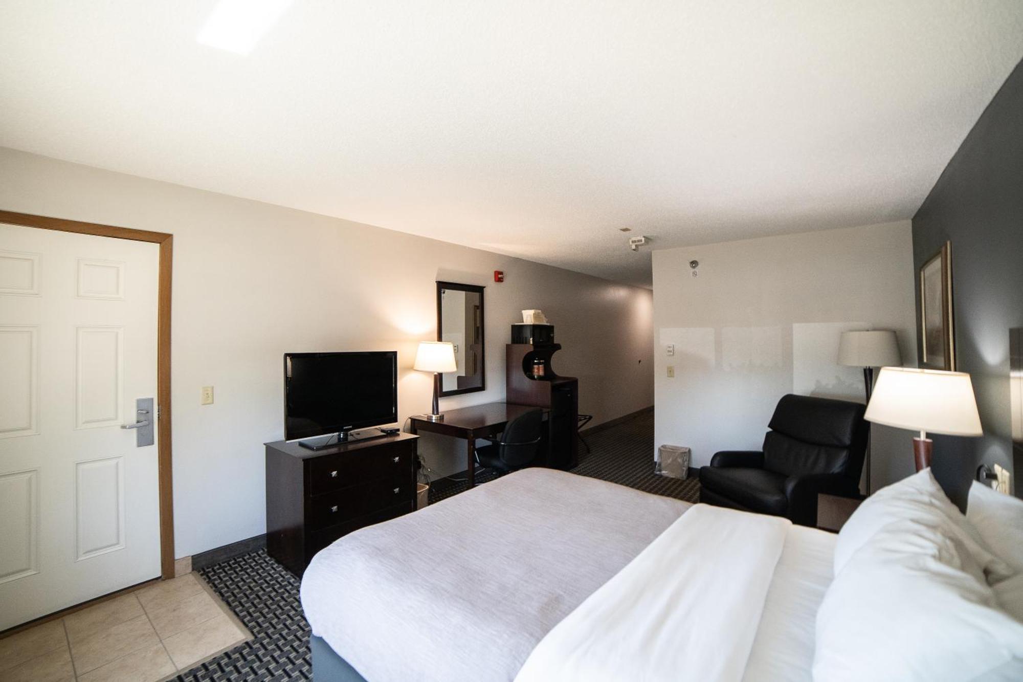 Quality Inn & Suites Watertown Near Prairie Lakes Ice Arena Eksteriør billede