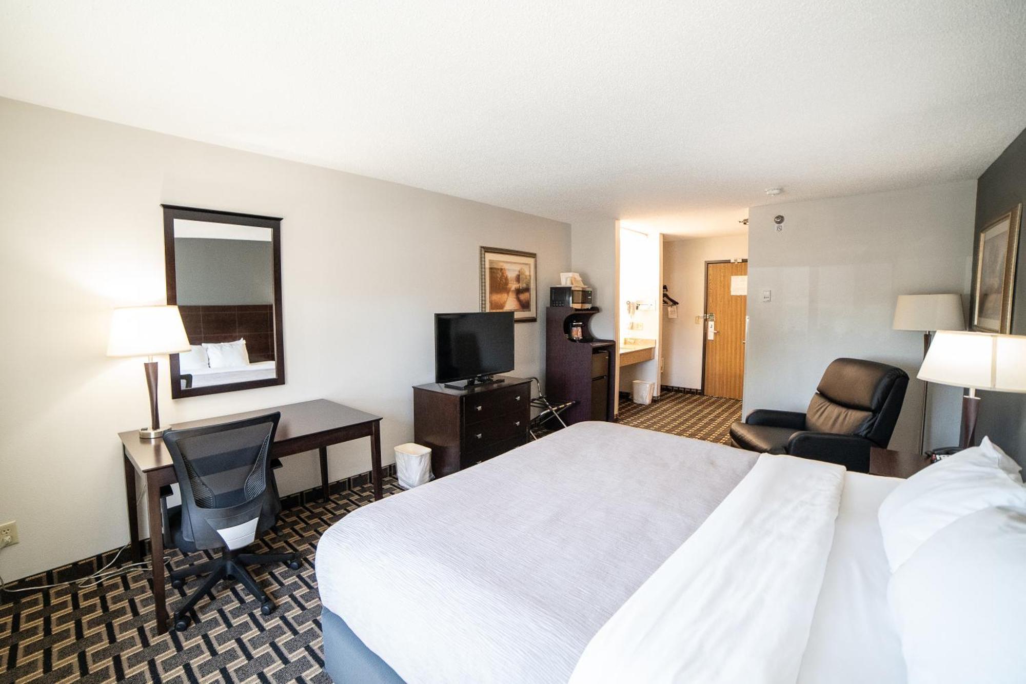 Quality Inn & Suites Watertown Near Prairie Lakes Ice Arena Eksteriør billede
