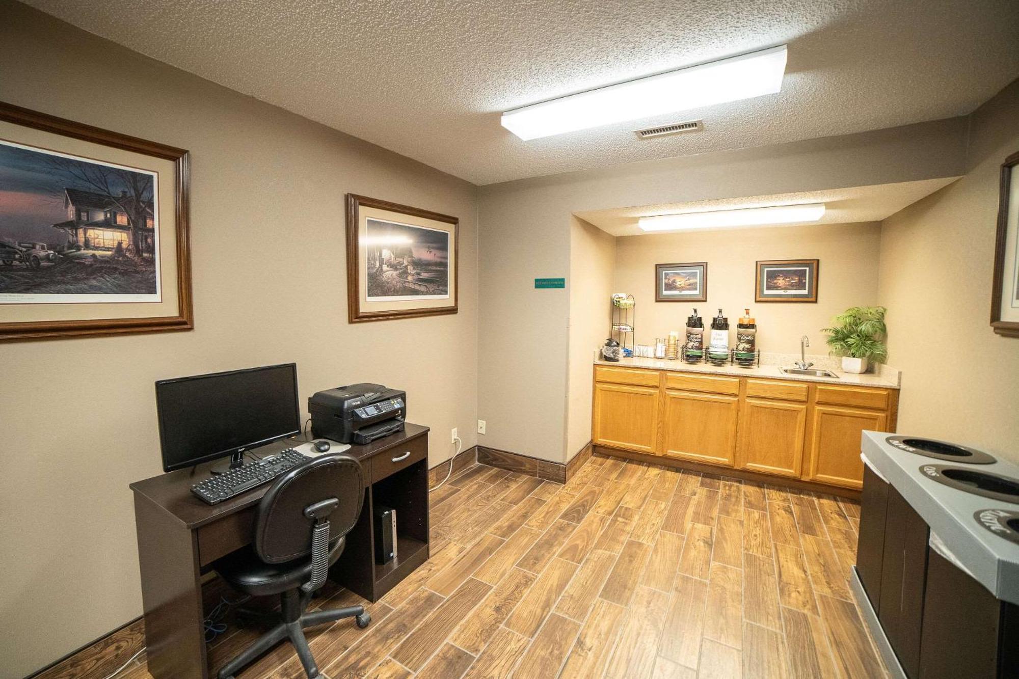 Quality Inn & Suites Watertown Near Prairie Lakes Ice Arena Eksteriør billede