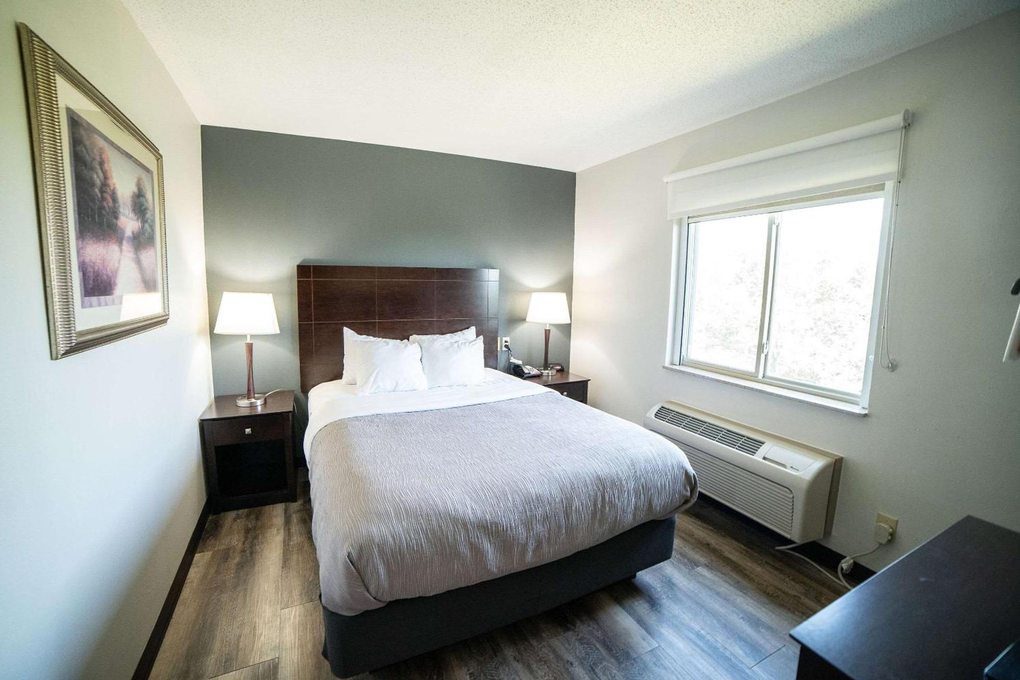 Quality Inn & Suites Watertown Near Prairie Lakes Ice Arena Eksteriør billede