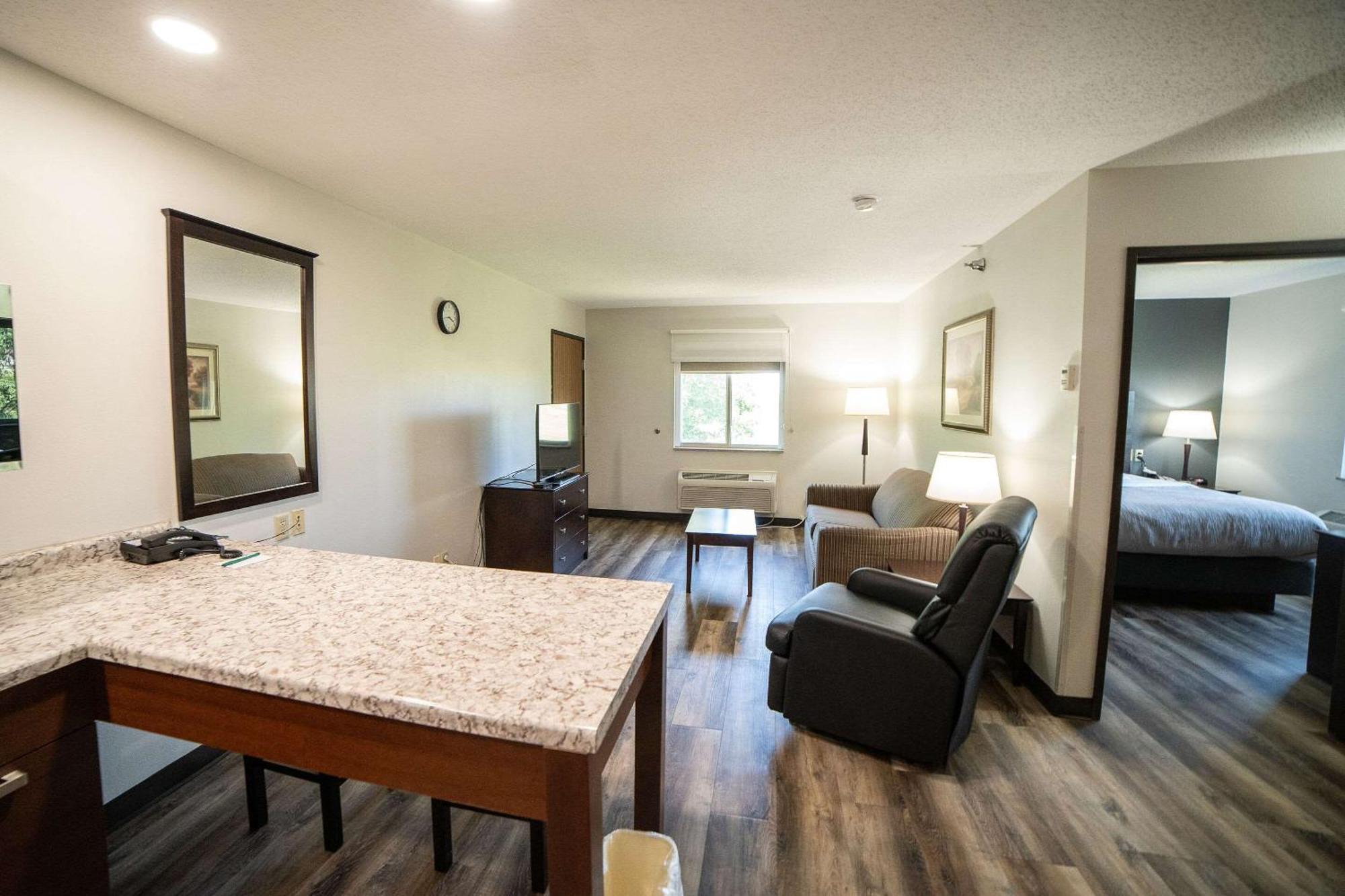 Quality Inn & Suites Watertown Near Prairie Lakes Ice Arena Eksteriør billede