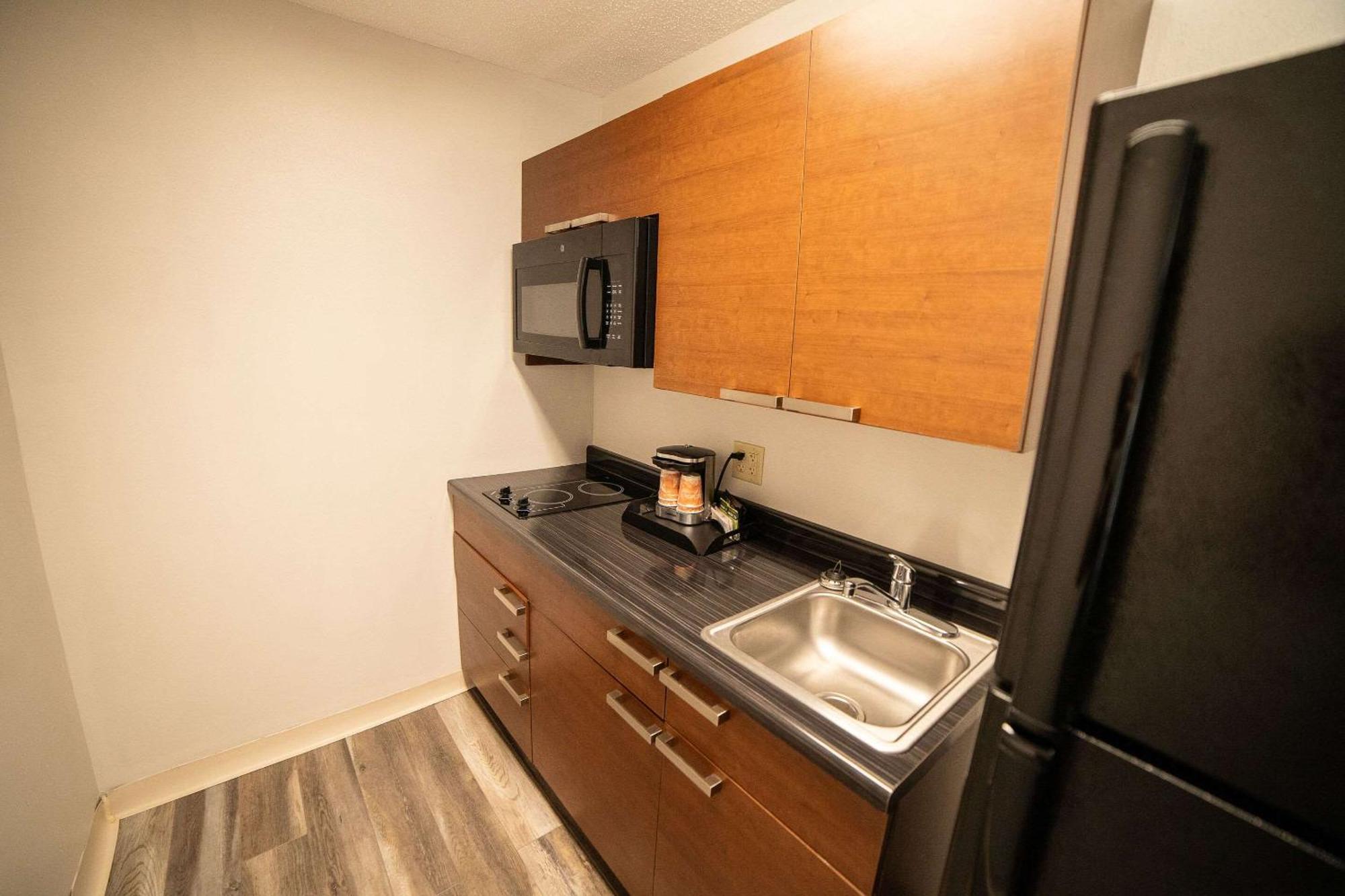 Quality Inn & Suites Watertown Near Prairie Lakes Ice Arena Eksteriør billede