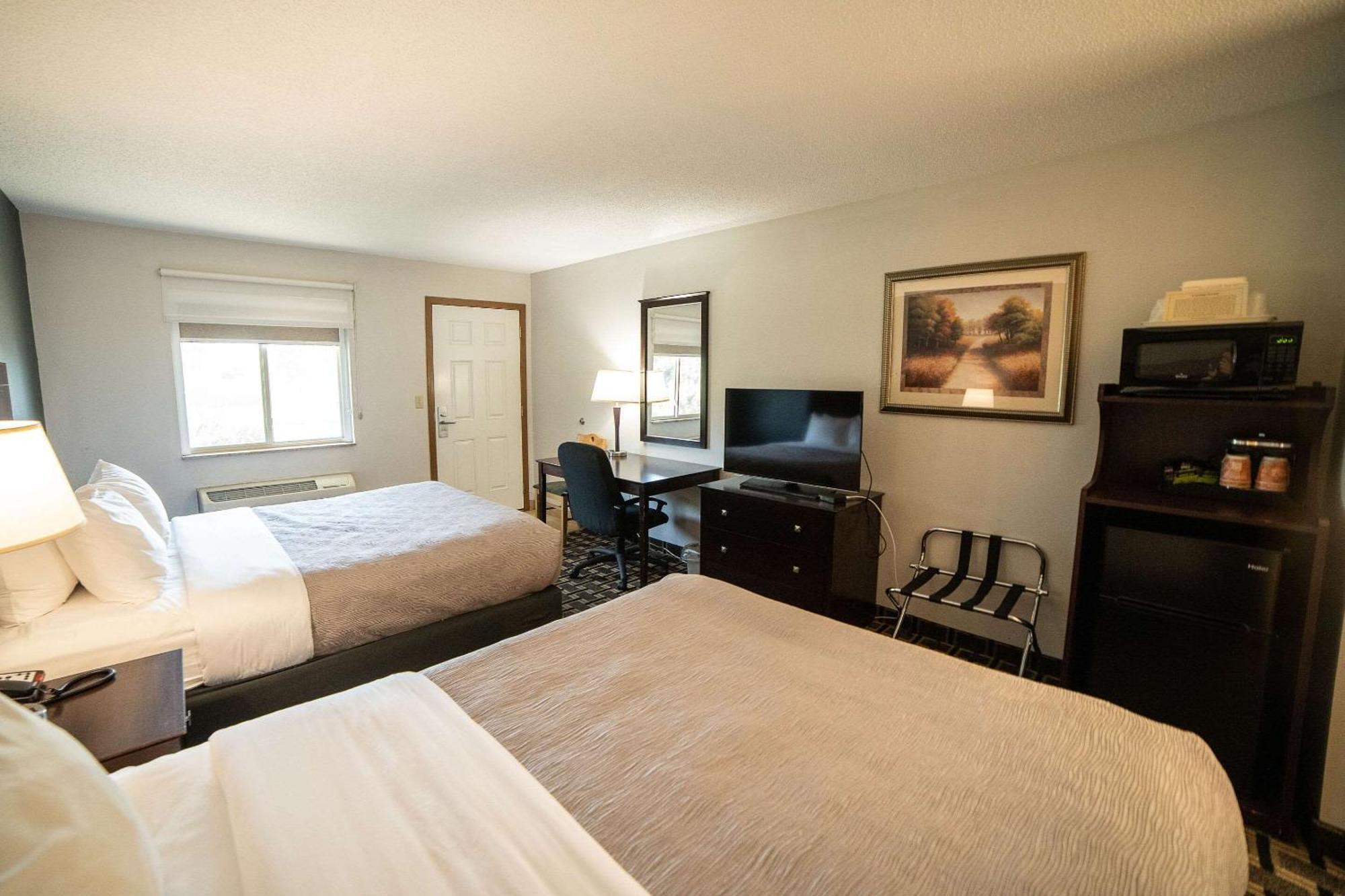 Quality Inn & Suites Watertown Near Prairie Lakes Ice Arena Eksteriør billede